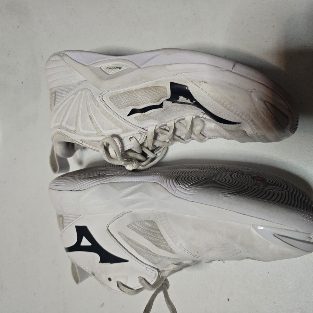Mizuno White and Black Athletic‎ Shoes